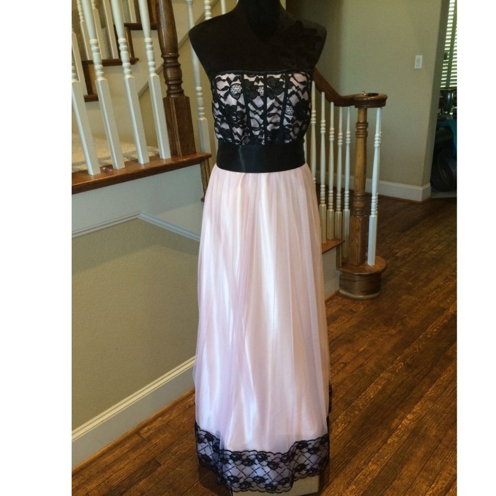 Strapless Pink & Black Lace Gown 11/12